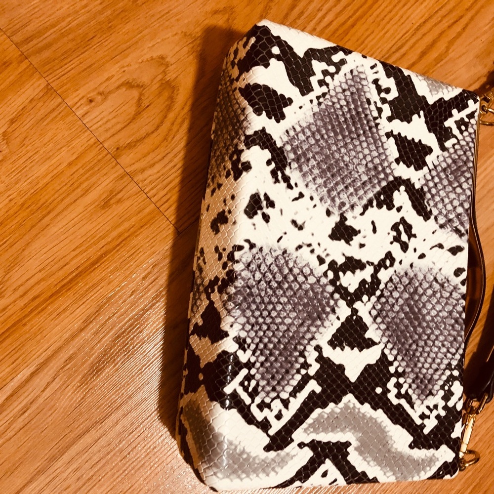 Versace Monochrome Patterned Clutch - image 6